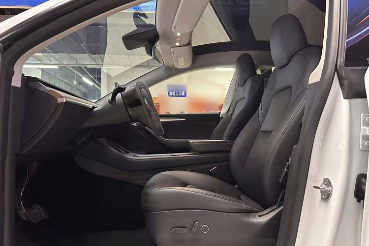 Used Tesla Model Y 2021 Long-Range All-Wheel-Drive Version Interior 2