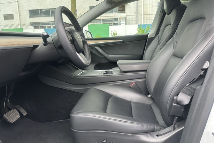 Used Tesla Model Y 2021 Long-Range All-Wheel-Drive Version 3D7 Interior 2