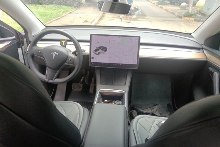 Used Tesla Model Y 2021 Long-Range All-Wheel-Drive Version Interior 2