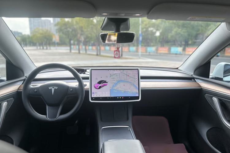 Used Tesla Model Y 2021 Long-Range All-Wheel-Drive Version Interior 2