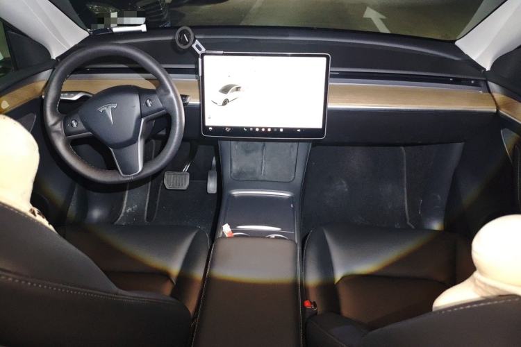 Used Tesla Model Y 2021 Long-Range All-Wheel-Drive Version Interior 2