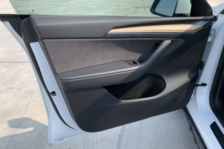 Used Tesla Model Y 2021 Long-Range All-Wheel-Drive Version 3D7 Interior 2