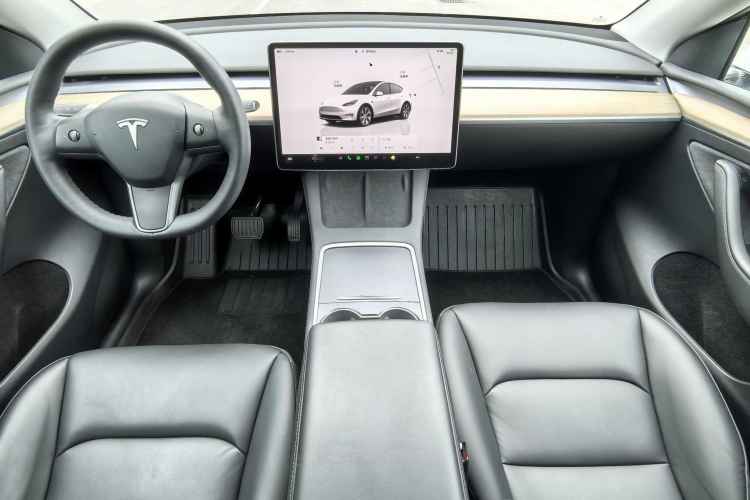 Used Tesla Model Y 2021 Revised Version 2 Long-Range All-Wheel-Drive Edition Interior 2