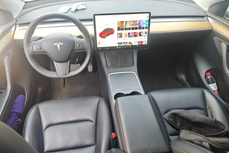 Used Tesla Model Y 2021 Standard Range Rear-Wheel Drive Version Interior 2