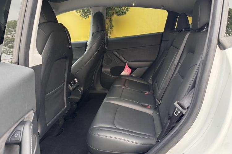 Used Tesla Model Y 2021 Long-Range All-Wheel-Drive Version Interior 2