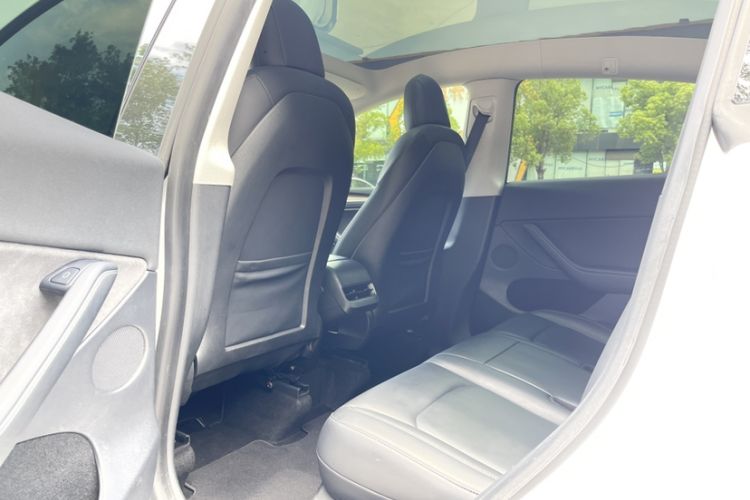 Used Tesla Model Y 2021 Standard Range Rear-Wheel Drive Version Interior 2