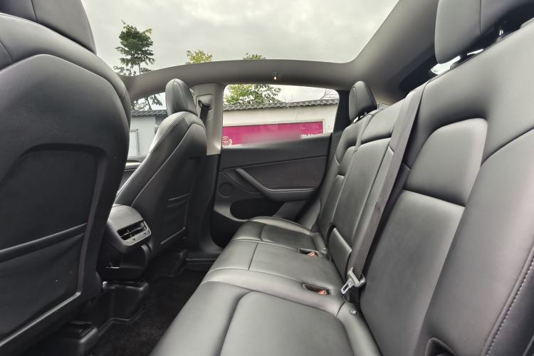 Used Tesla Model Y 2021 Long-Range All-Wheel-Drive Version Interior 2