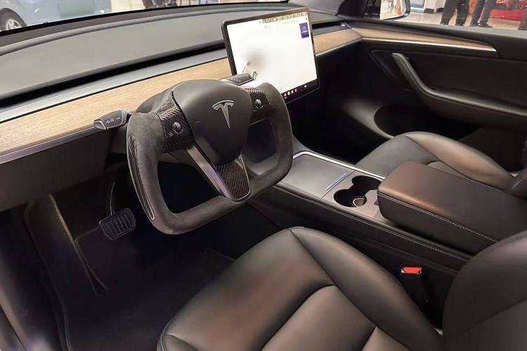 Used Tesla Model Y 2021 Long-Range All-Wheel-Drive Version Interior 3