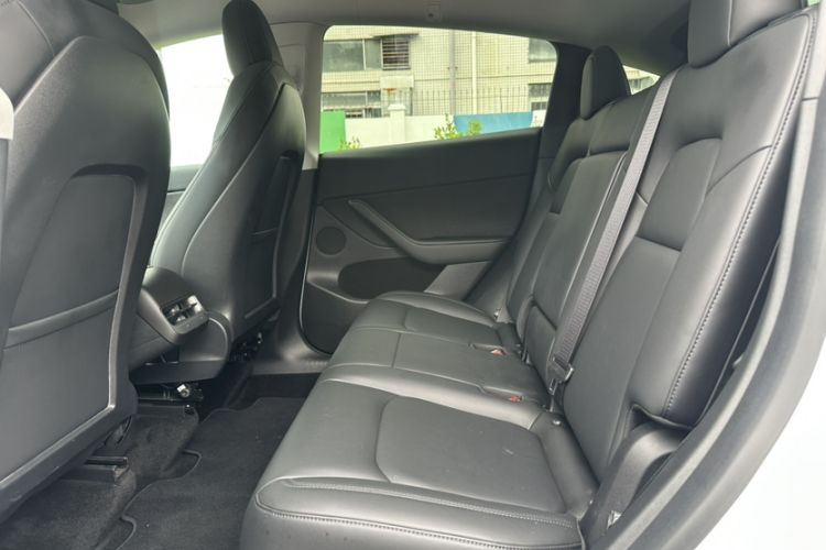 Used Tesla Model Y 2021 Long-Range All-Wheel-Drive Version 3D7 Interior 3