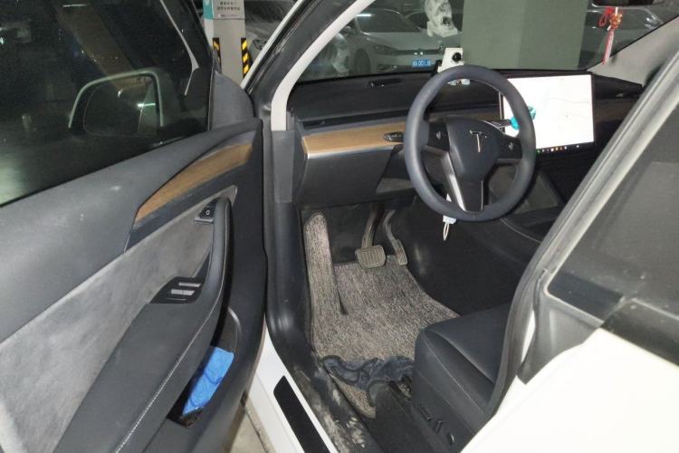 Used Tesla Model Y 2021 Long-Range All-Wheel-Drive Version 3D7 Interior 3