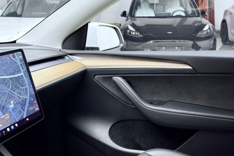 Used Tesla Model Y 2021 Long-Range All-Wheel-Drive Version 3D7 Interior 3