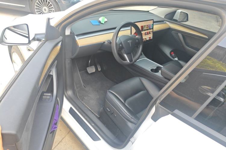 Used Tesla Model Y 2021 Standard Range Rear-Wheel Drive Version Interior 3