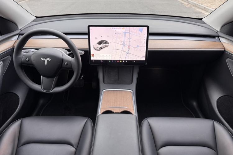 Used Tesla Model Y 2021 Long-Range All-Wheel-Drive Version Interior 3