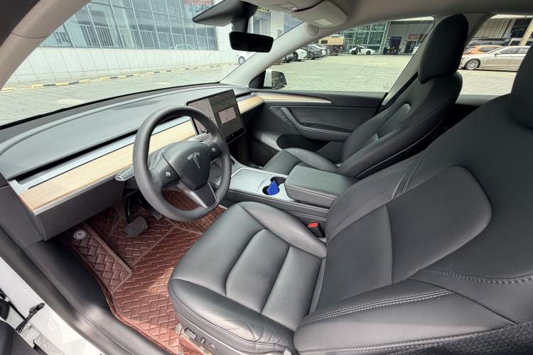 Used Tesla Model Y 2021 Long-Range All-Wheel-Drive Version 3D7 Interior 4