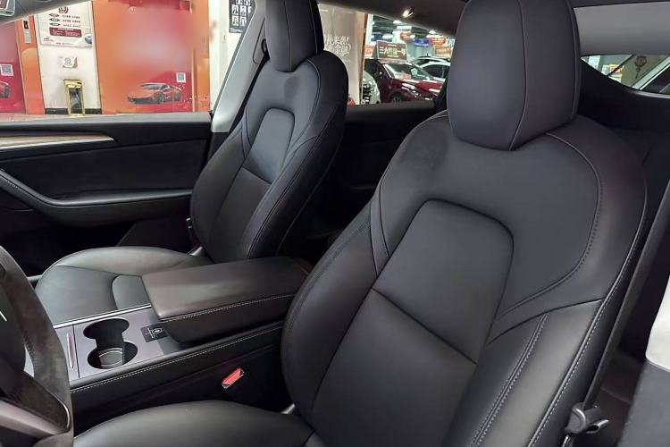 Used Tesla Model Y 2021 Long-Range All-Wheel-Drive Version Interior 4