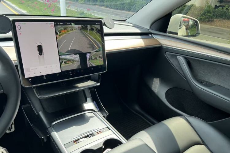 Used Tesla Model Y 2021 Long-Range All-Wheel-Drive Version 3D7 Interior 4