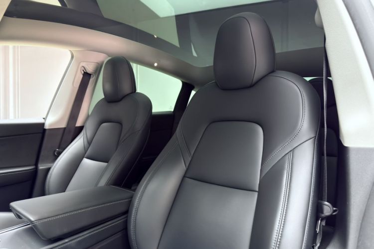 Used Tesla Model Y 2021 Long-Range All-Wheel-Drive Version 3D7 Interior 4