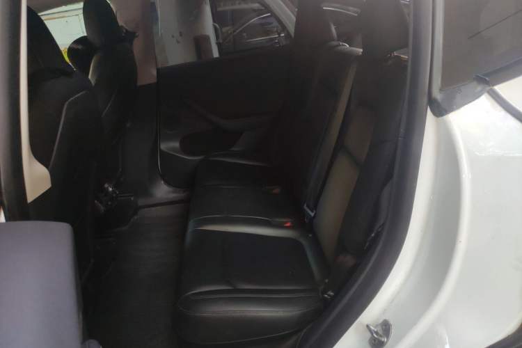 Used Tesla Model Y 2021 Standard Range Rear-Wheel Drive Version Interior 4