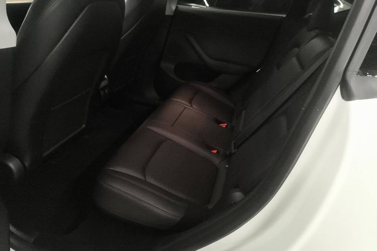 Used Tesla Model Y 2021 Revised Version 2 Long-Range All-Wheel-Drive Edition Interior 4