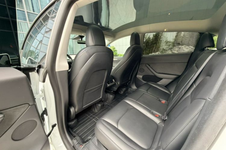 Used Tesla Model Y 2021 Standard Range Rear-Wheel Drive Version Interior 4