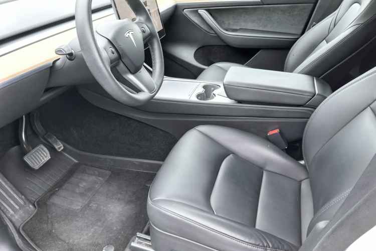Used Tesla Model Y 2021 Revised Version 2 Long-Range All-Wheel-Drive Edition Interior 4