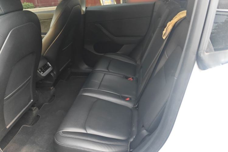 Used Tesla Model Y 2021 Standard Range Rear-Wheel Drive Version Interior 4