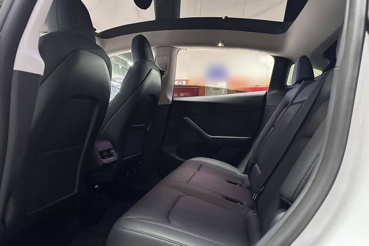 Used Tesla Model Y 2021 Long-Range All-Wheel-Drive Version Interior 5