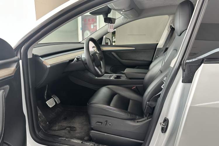 Used Tesla Model Y 2021 Performance High-Performance All-Wheel-Drive Version Interior 5