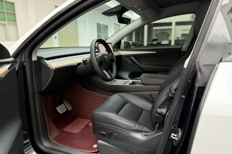Used Tesla Model Y 2021 Performance High-Performance All-Wheel-Drive Version Interior 5