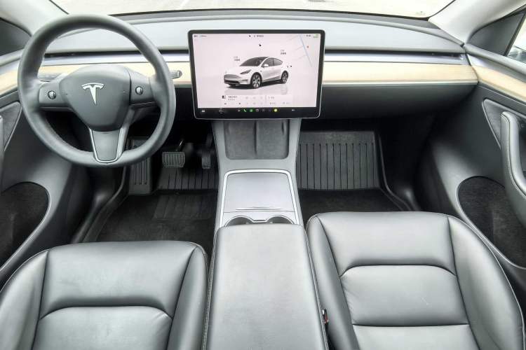 Used Tesla Model Y 2021 Revised Version 2 Long-Range All-Wheel-Drive Edition Interior 5