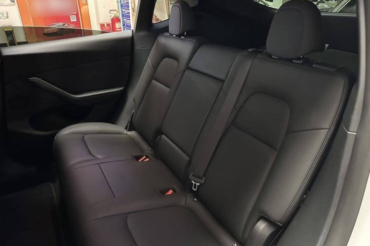 Used Tesla Model Y 2021 Long-Range All-Wheel-Drive Version Interior 6
