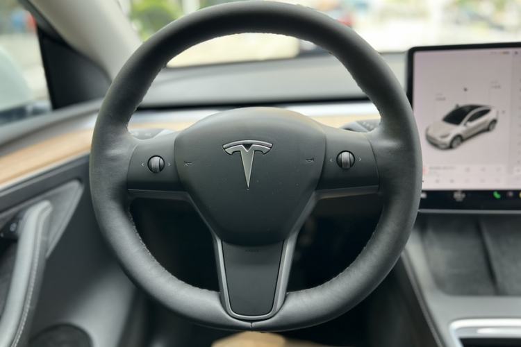 Used Tesla Model Y 2021 Standard Range Rear-Wheel Drive Version Interior 6