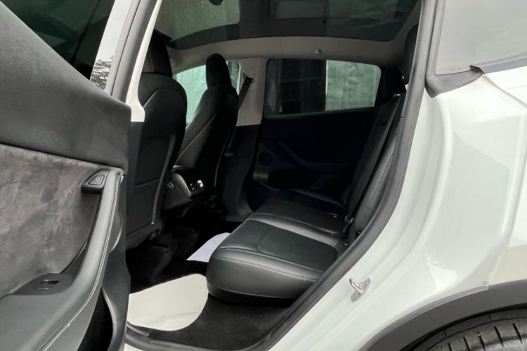 Used Tesla Model Y 2021 Long-Range All-Wheel-Drive Version Interior 6