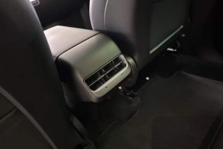 Used Tesla Model Y 2021 Long-Range All-Wheel-Drive Version Interior 7