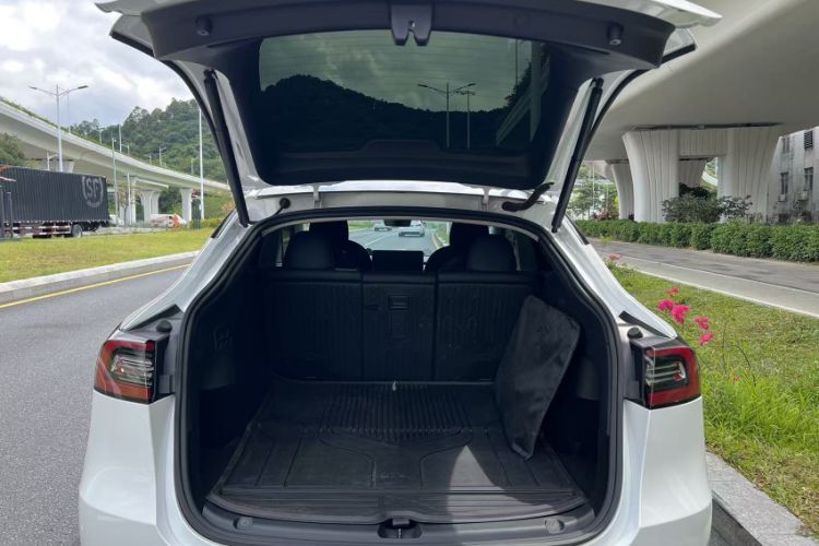 Used Tesla Model Y 2021 Long-Range All-Wheel-Drive Version 3D7 Interior 7