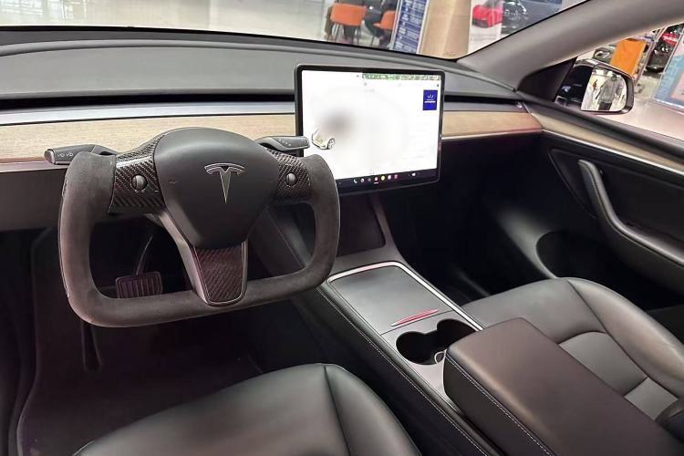 Used Tesla Model Y 2021 Long-Range All-Wheel-Drive Version Interior 8