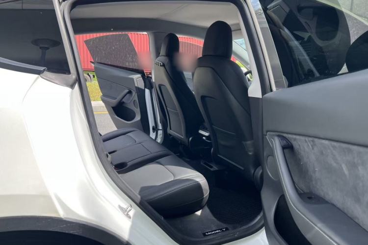 Used Tesla Model Y 2021 Long-Range All-Wheel-Drive Version 3D7 Interior 8