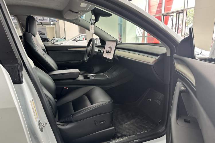Used Tesla Model Y 2021 Performance High-Performance All-Wheel-Drive Version Interior 9