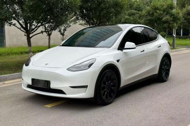 Ojetý Tesla Model Y 2021 Long-Range All-Wheel-Drive Version 3D7