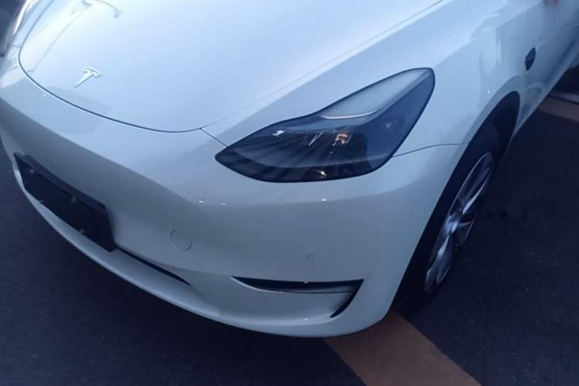 Used Tesla Model Y 2021 Standard Range Rear-Wheel Drive Version Left Front Headlight
