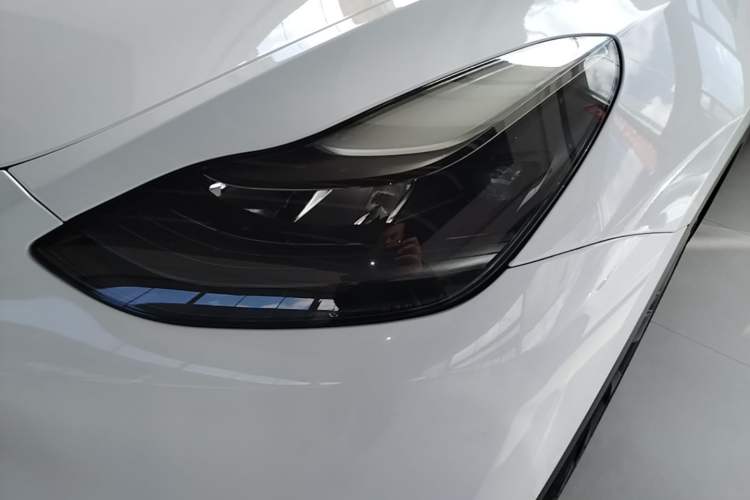 Used Tesla Model Y 2021 Standard Range Rear-Wheel Drive Version Left Front Headlight