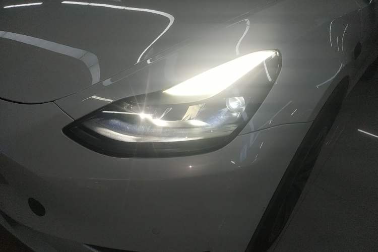 Used Tesla Model Y 2021 Long-Range All-Wheel-Drive Version Left Front Headlight