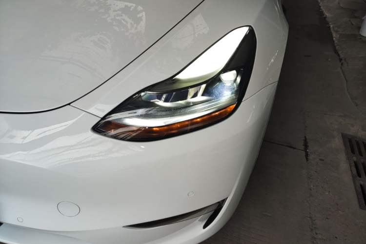 Used Tesla Model Y 2021 Standard Range Rear-Wheel Drive Version Left Front Headlight