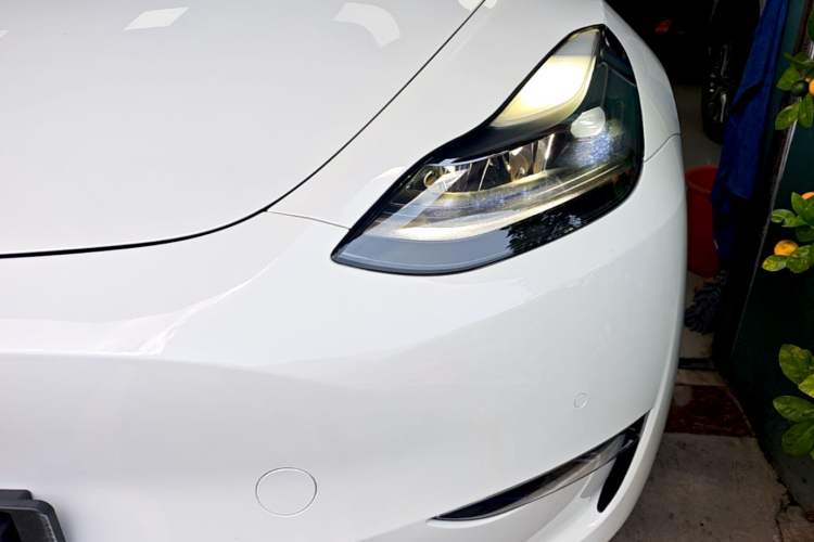 Used Tesla Model Y 2021 Standard Range Rear-Wheel Drive Version Left Front Headlight