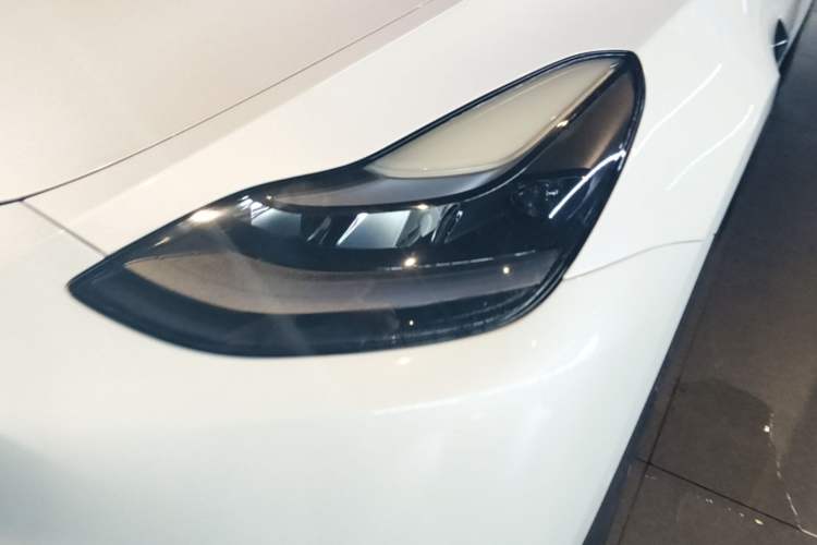 Used Tesla Model Y 2021 Long-Range All-Wheel-Drive Version Left Front Headlight