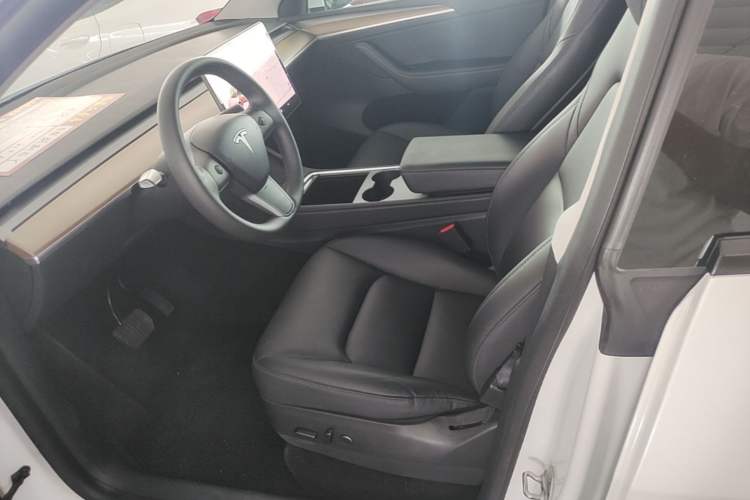 Used Tesla Model Y 2021 Standard Range Rear-Wheel Drive Version Left Front Seat