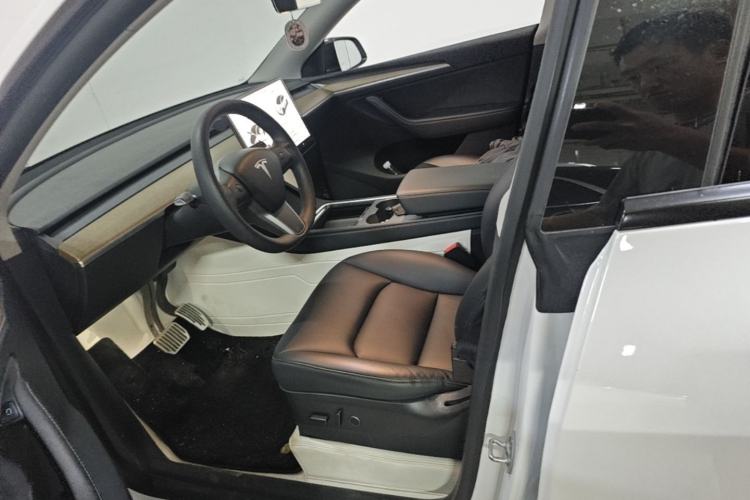 Used Tesla Model Y 2021 Long-Range All-Wheel-Drive Version Left Front Seat