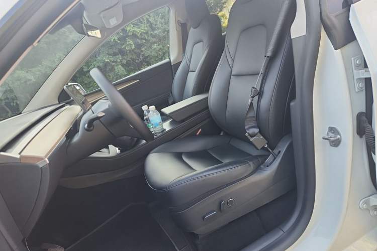 Used Tesla Model Y 2021 Standard Range Rear-Wheel Drive Version Left Front Seat