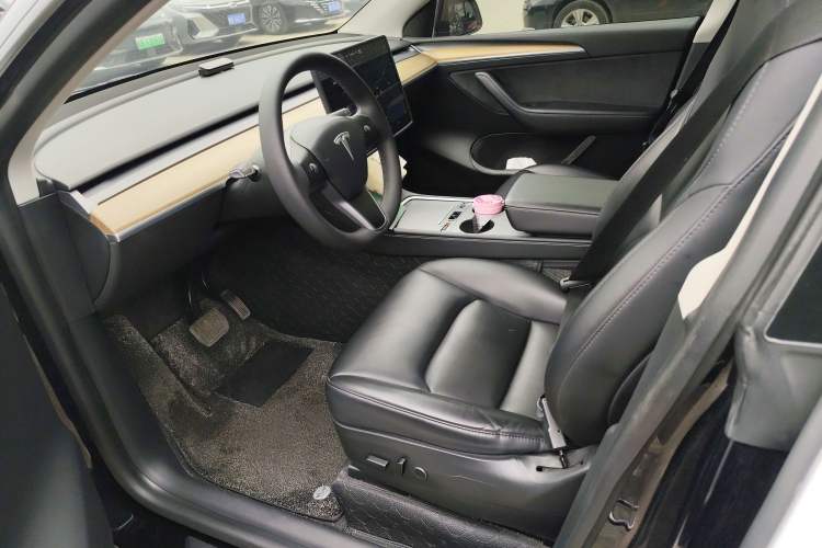 Used Tesla Model Y 2021 Standard Range Rear-Wheel Drive Version Left Front Seat