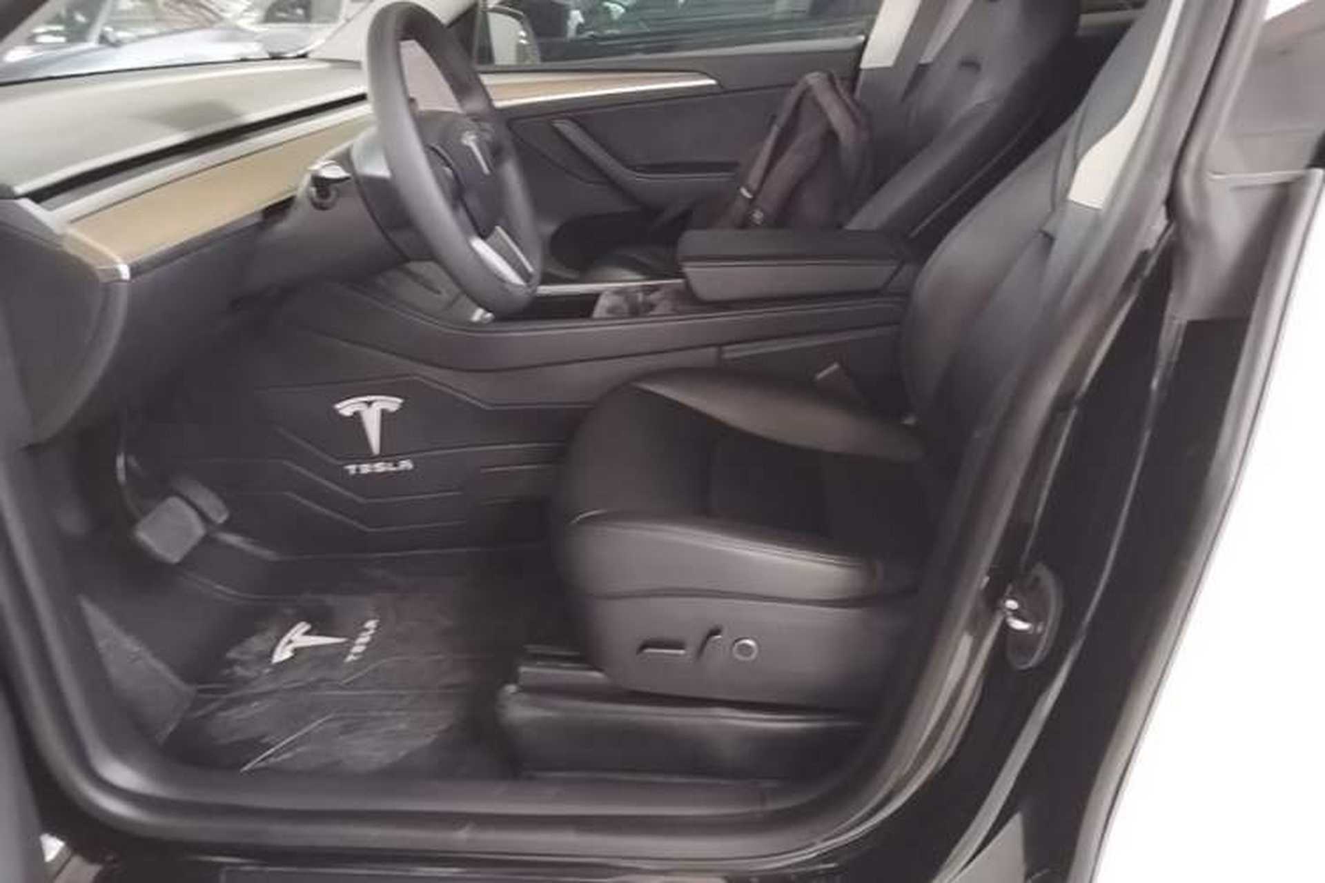 Used Tesla Model Y 2021 Standard Range Rear-Wheel Drive Version Left Front Seat